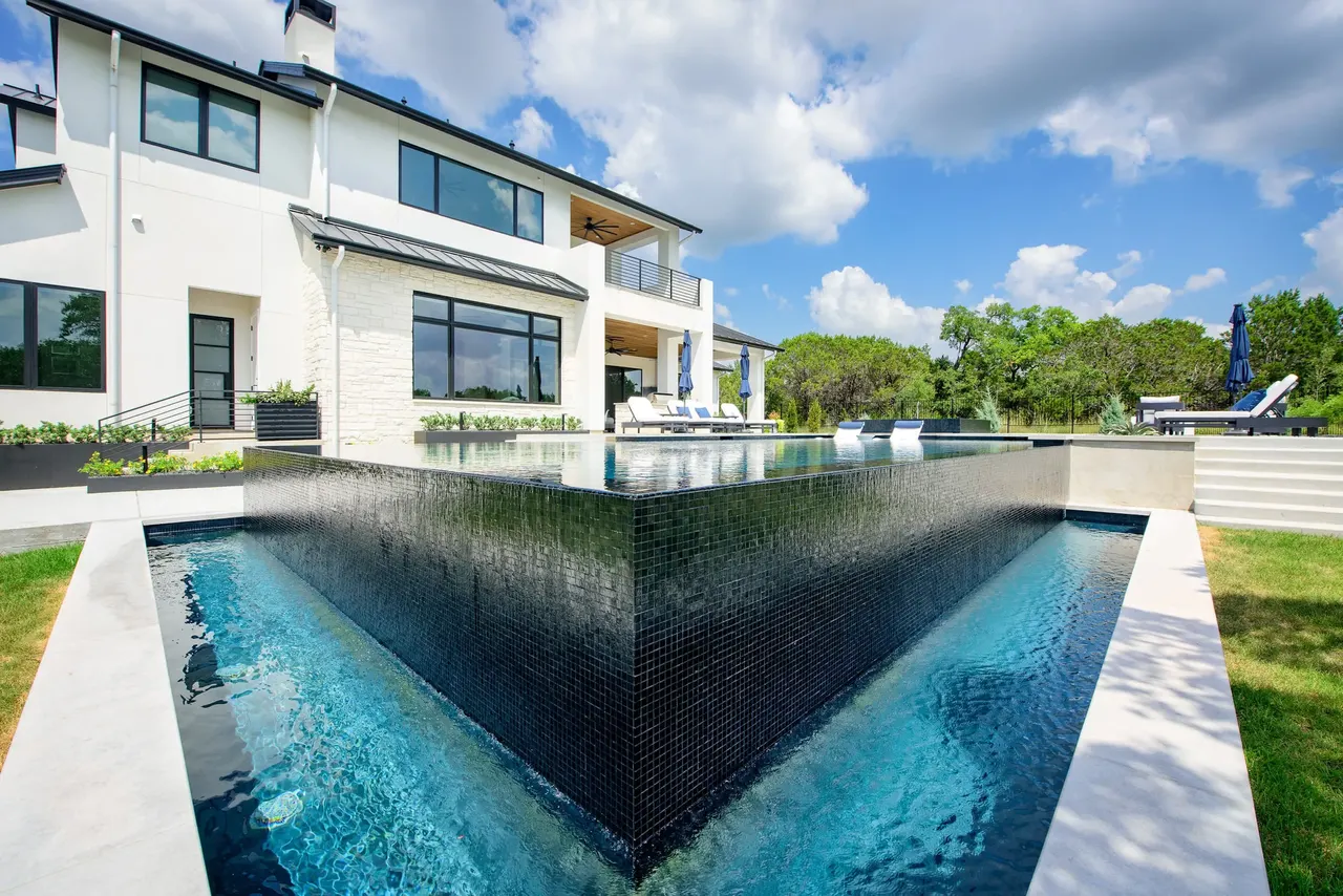 Infinity & Vanishing-Edge Pools by GB IV Designs (photo 15)