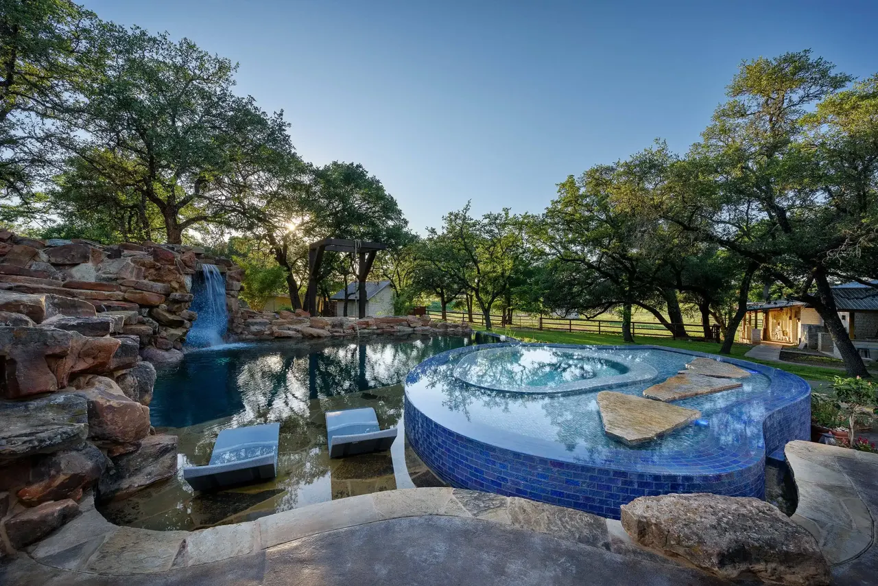 Infinity & Vanishing-Edge Pools by GB IV Designs (photo 16)