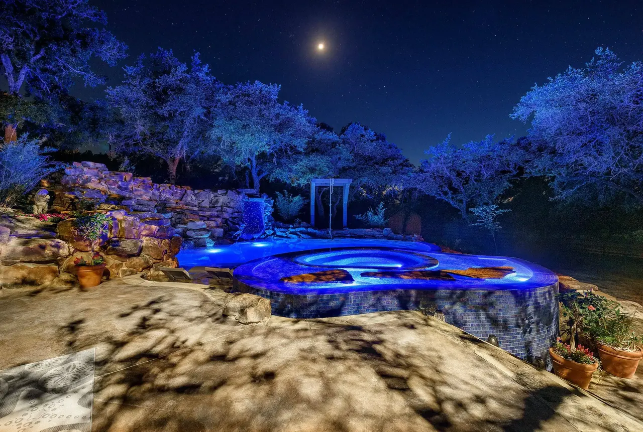 Infinity & Vanishing-Edge Pools by GB IV Designs (photo 17)