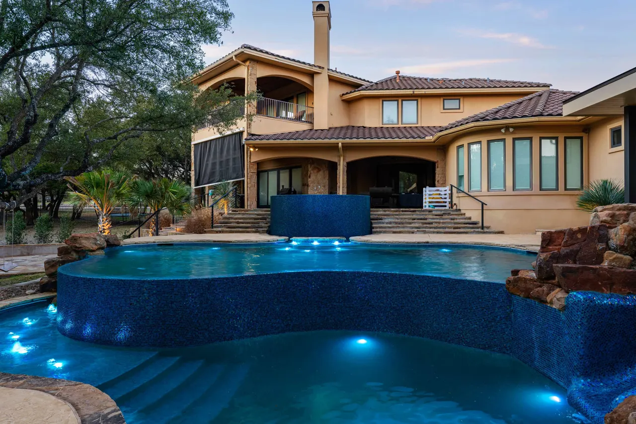 Boulder Slide — Family freeform pool in Tarrytown, TX by GB IV Designs (photo 3)