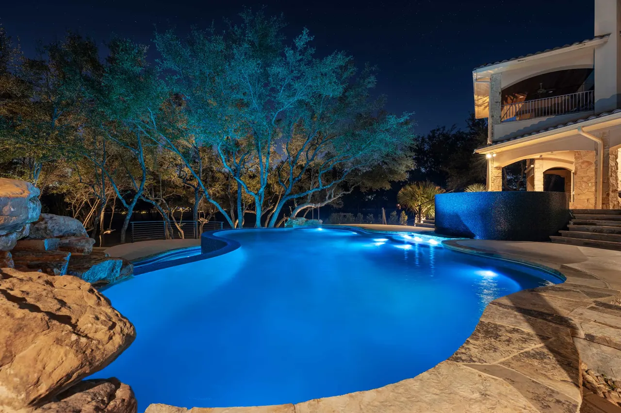 Boulder Slide — Family freeform pool in Tarrytown, TX by GB IV Designs (photo 8)