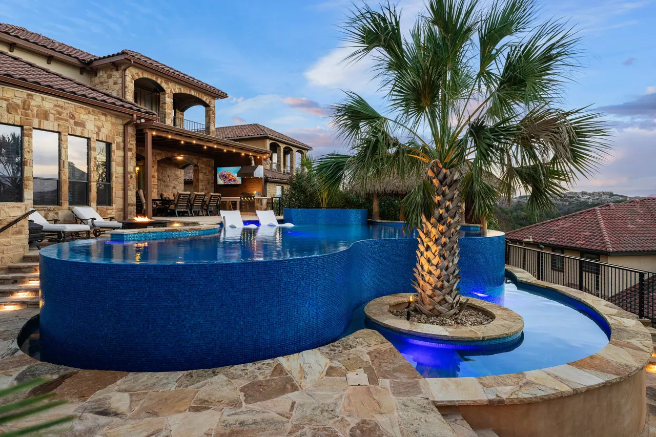 Boulder Slide — Family freeform pool in Tarrytown, TX by GB IV Designs (photo 9)