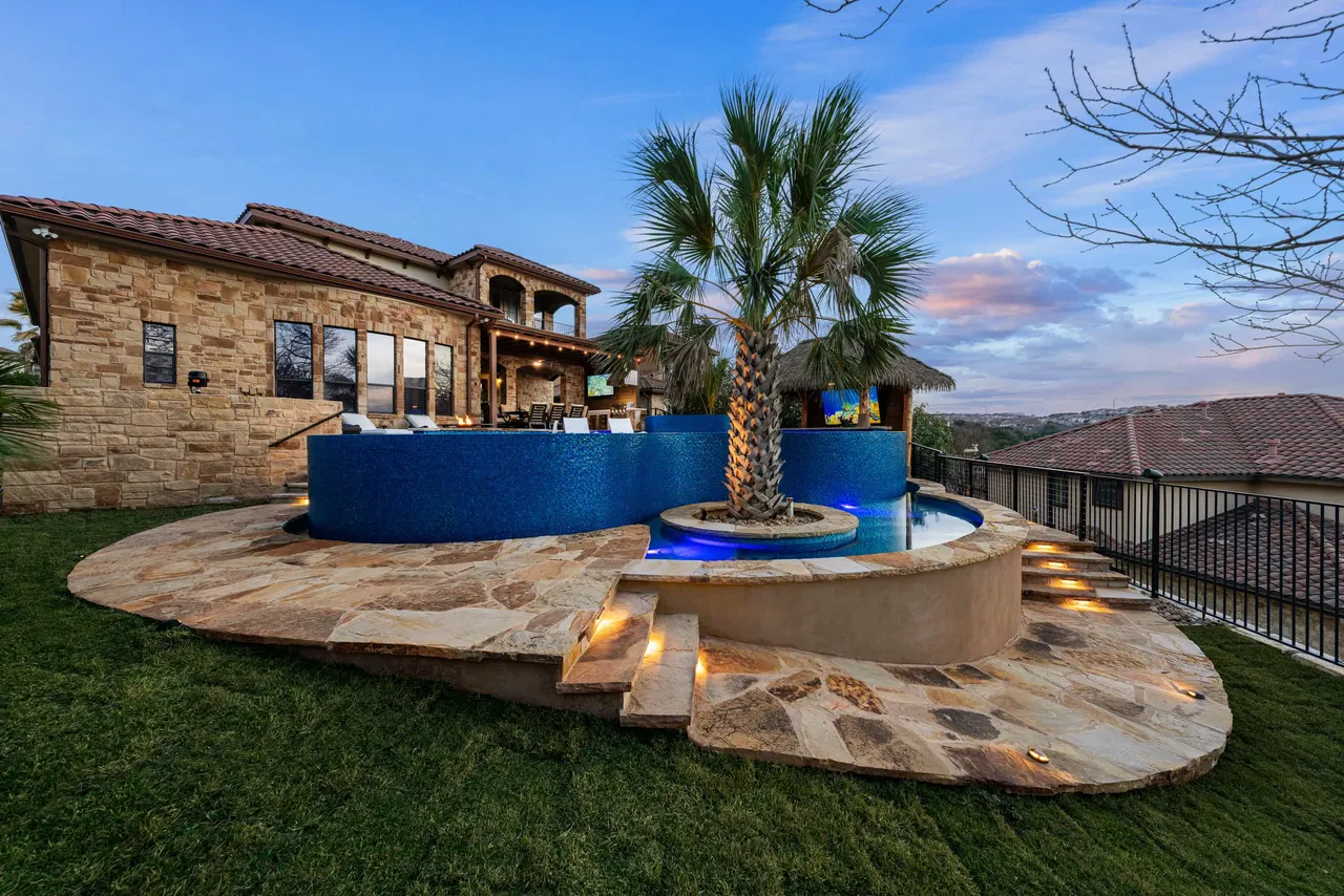 Boulder Slide — Family freeform pool in Tarrytown, TX by GB IV Designs (photo 10)