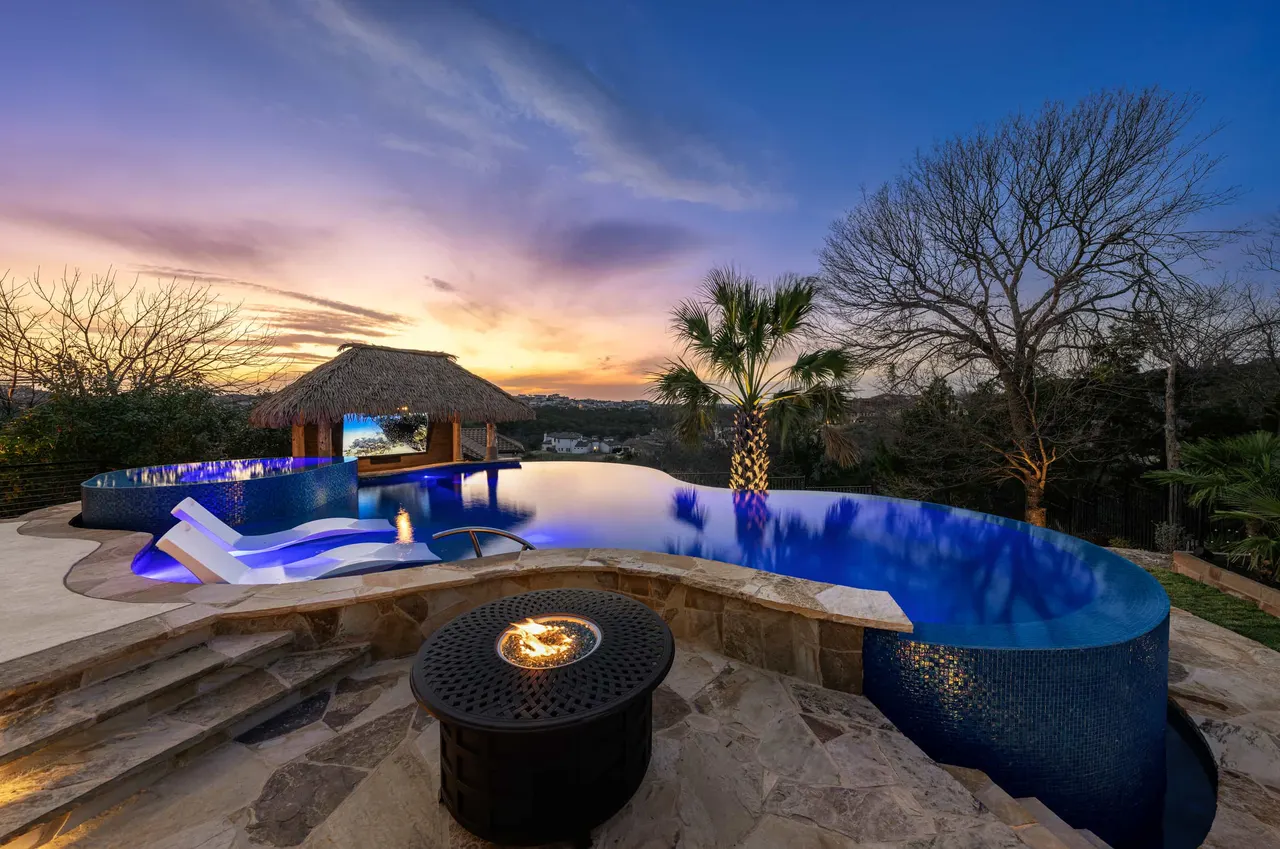 Boulder Slide — Family freeform pool in Tarrytown, TX by GB IV Designs (photo 12)