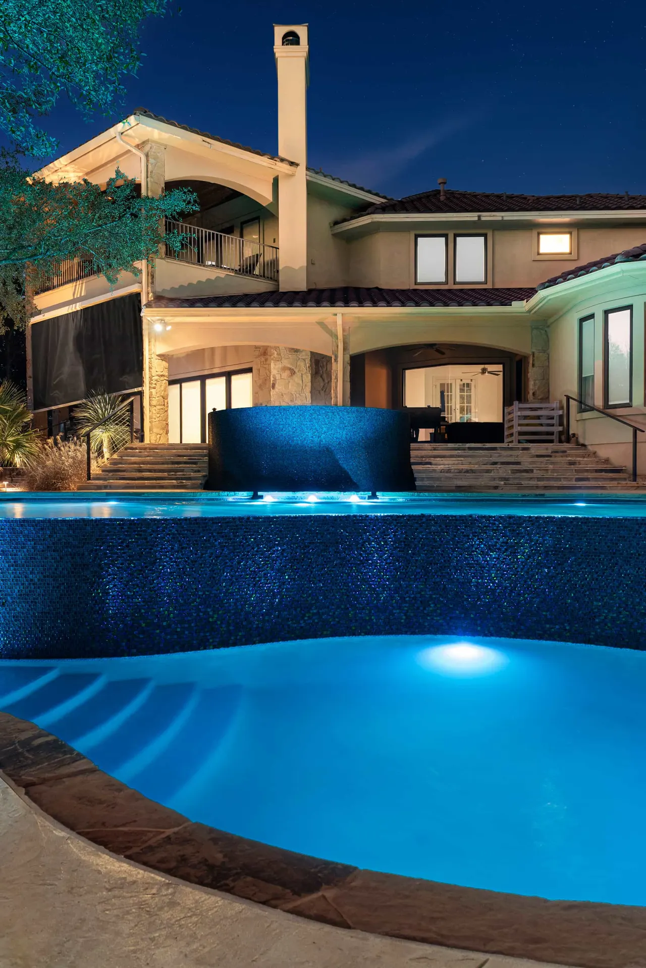 Boulder Slide — Family freeform pool in Tarrytown, TX by GB IV Designs (photo 19)