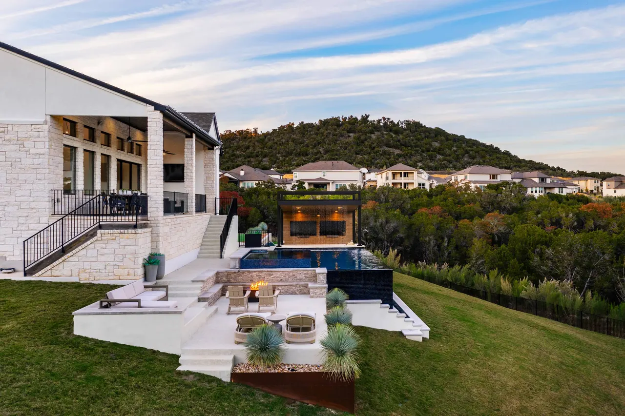 Canyon Rim — Vanishing-edge pool & outdoor living in Austin, TX by GB IV Designs (photo 14)