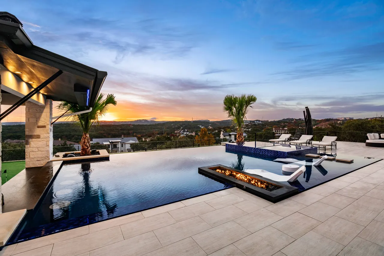 Cliffside Overflow — Estate aquatic environment in Bee Cave, TX by GB IV Designs (photo 11)
