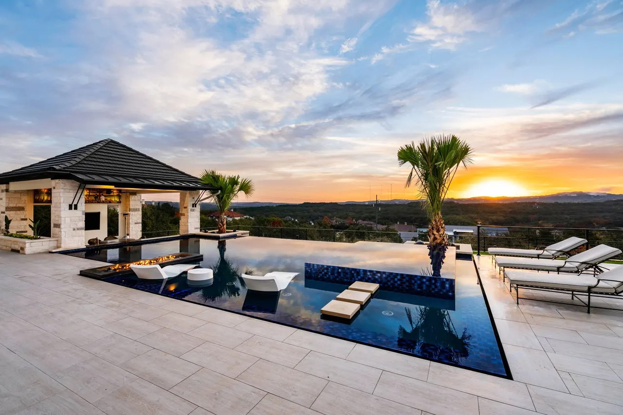 Cliffside Overflow — Estate aquatic environment in Bee Cave, TX by GB IV Designs (photo 13)
