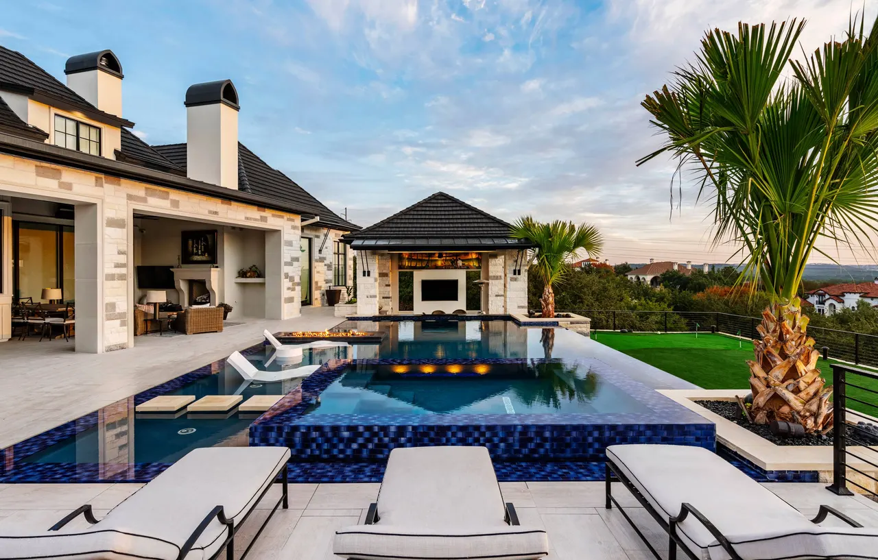 Cliffside Overflow — Estate aquatic environment in Bee Cave, TX by GB IV Designs (photo 15)