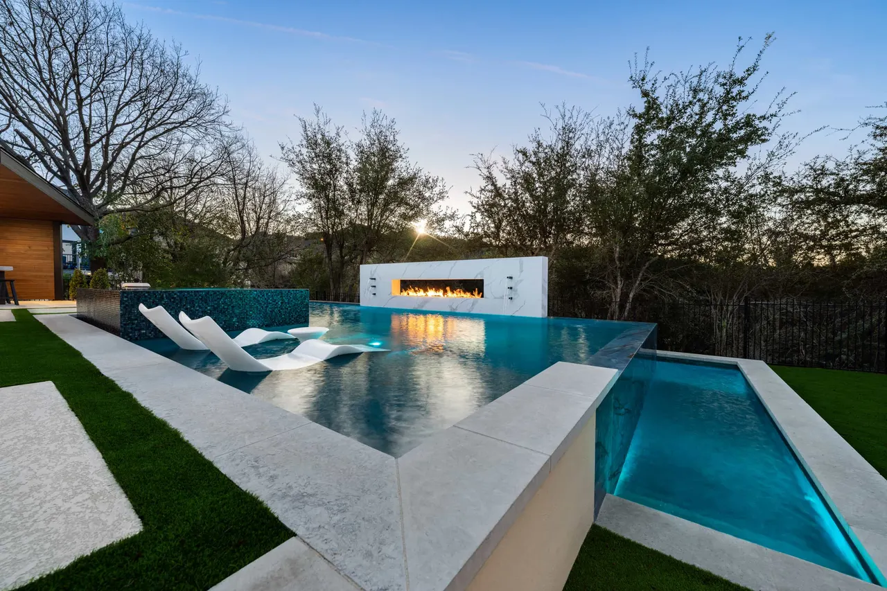 Courtyard Linear — Raised linear pool in Tarrytown, TX by GB IV Designs (photo 8)