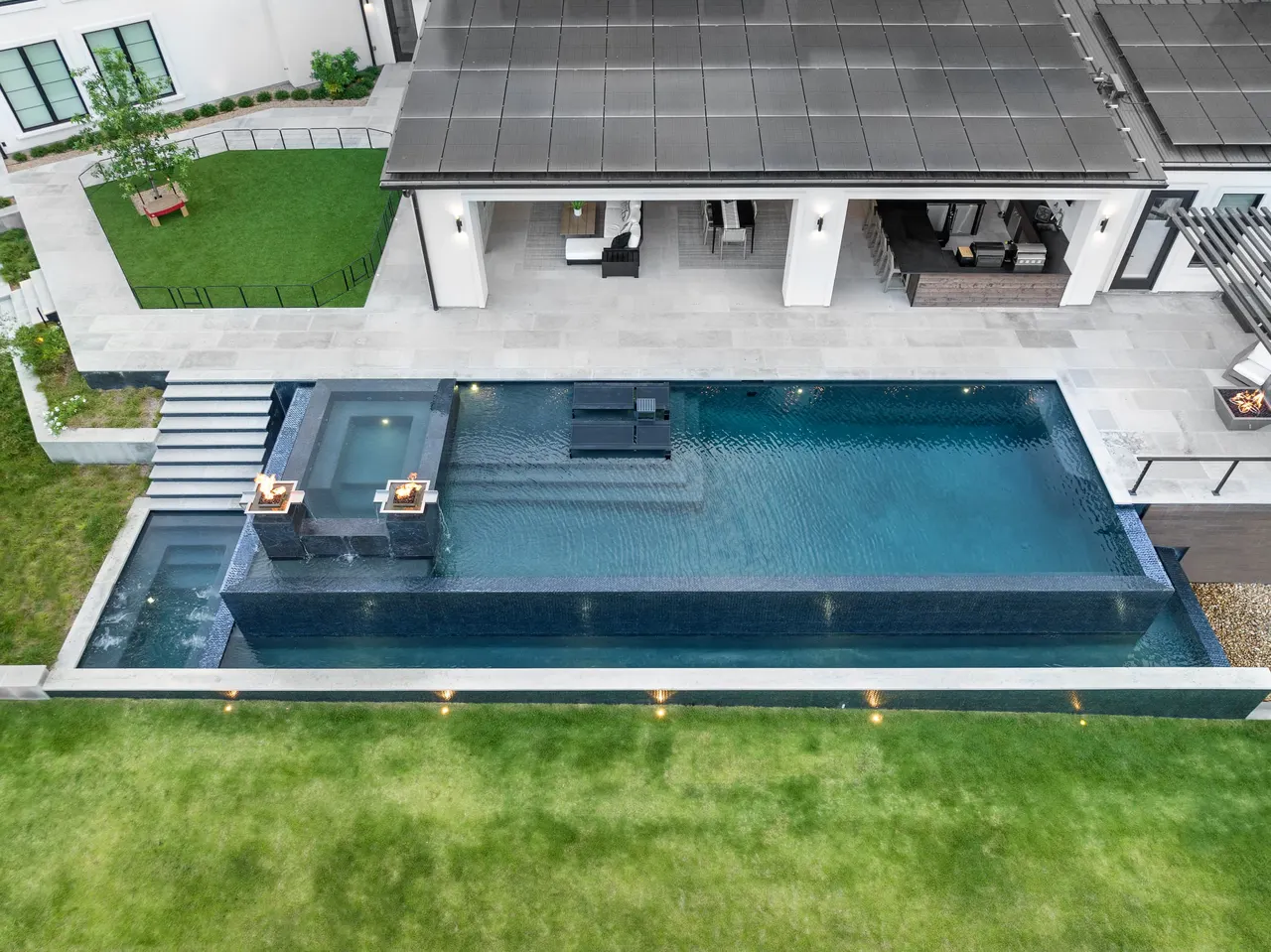 Estate Infinity — Estate aquatic environment in West Lake Hills, TX