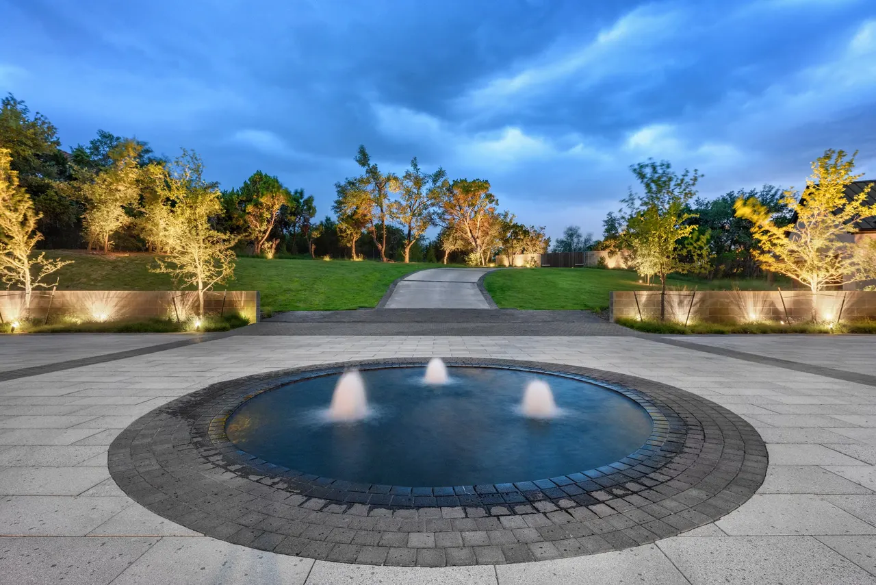 Estate Infinity — Estate aquatic environment in West Lake Hills, TX by GB IV Designs (photo 4)