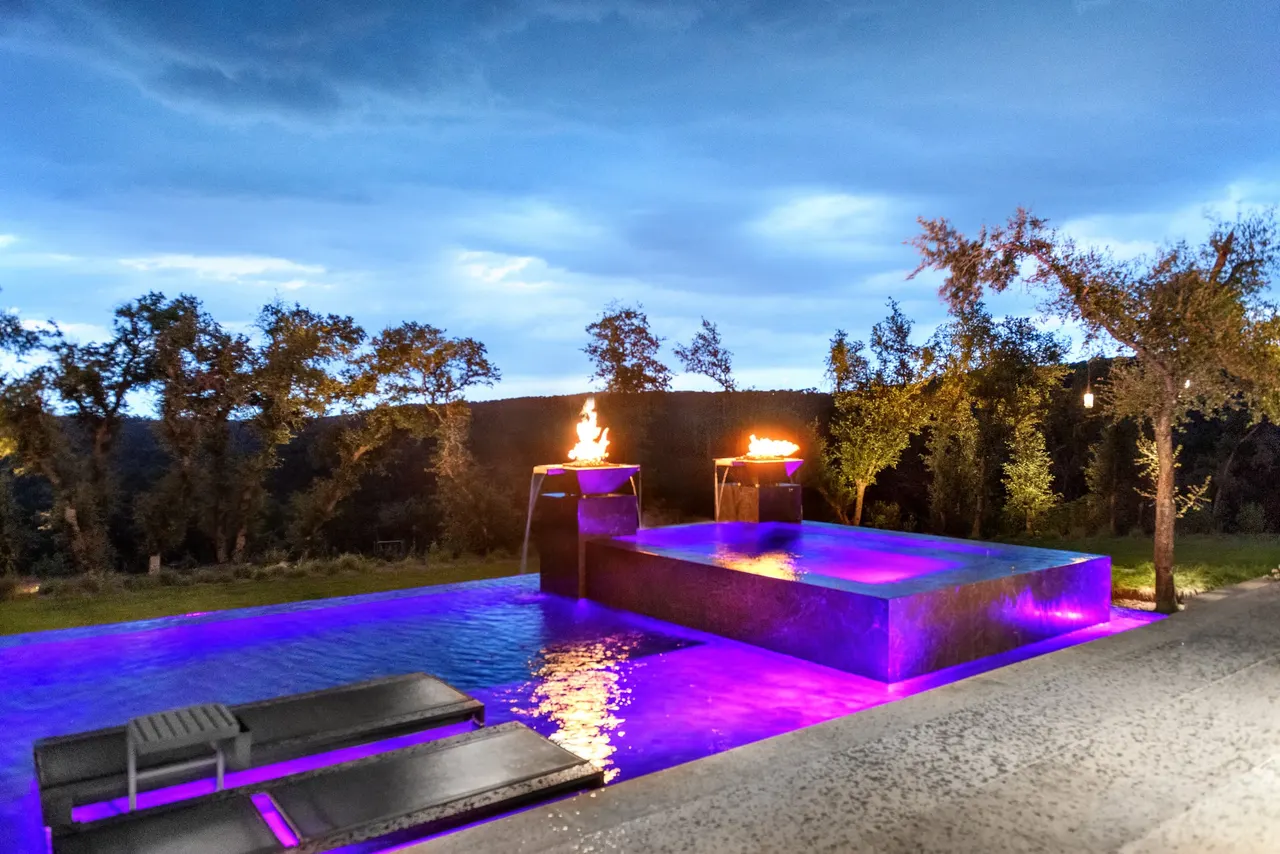 Estate Infinity — Estate aquatic environment in West Lake Hills, TX by GB IV Designs (photo 11)