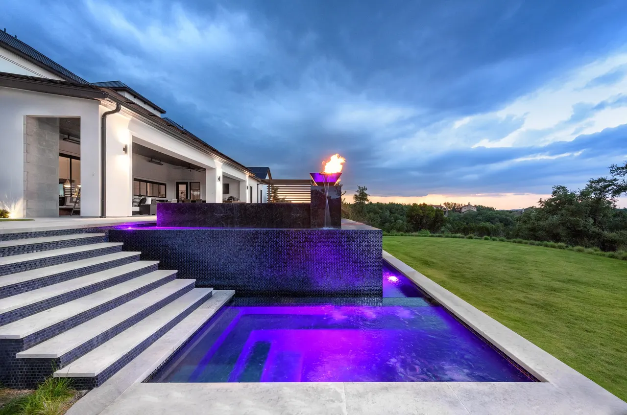 Estate Infinity — Estate aquatic environment in West Lake Hills, TX by GB IV Designs (photo 14)
