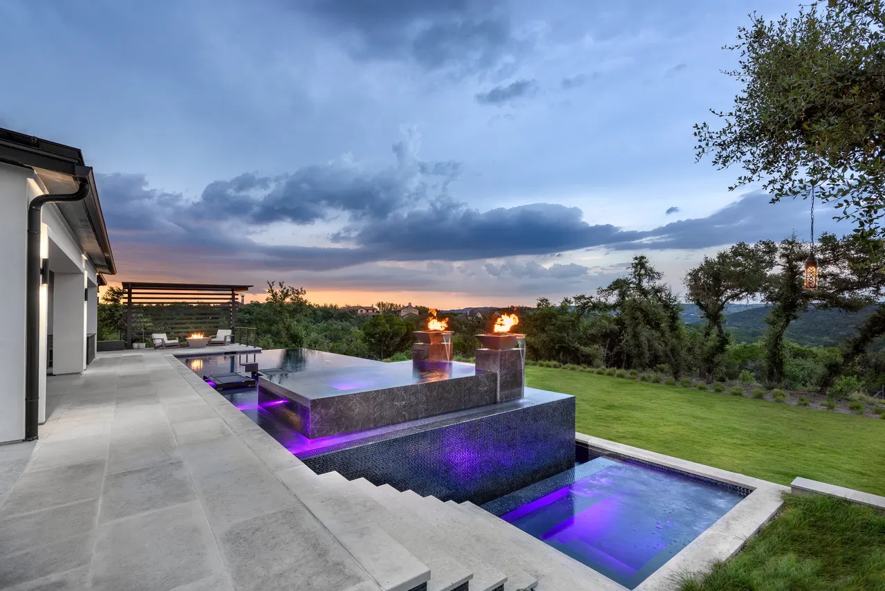 Estate Infinity — Estate aquatic environment in West Lake Hills, TX by GB IV Designs (photo 15)