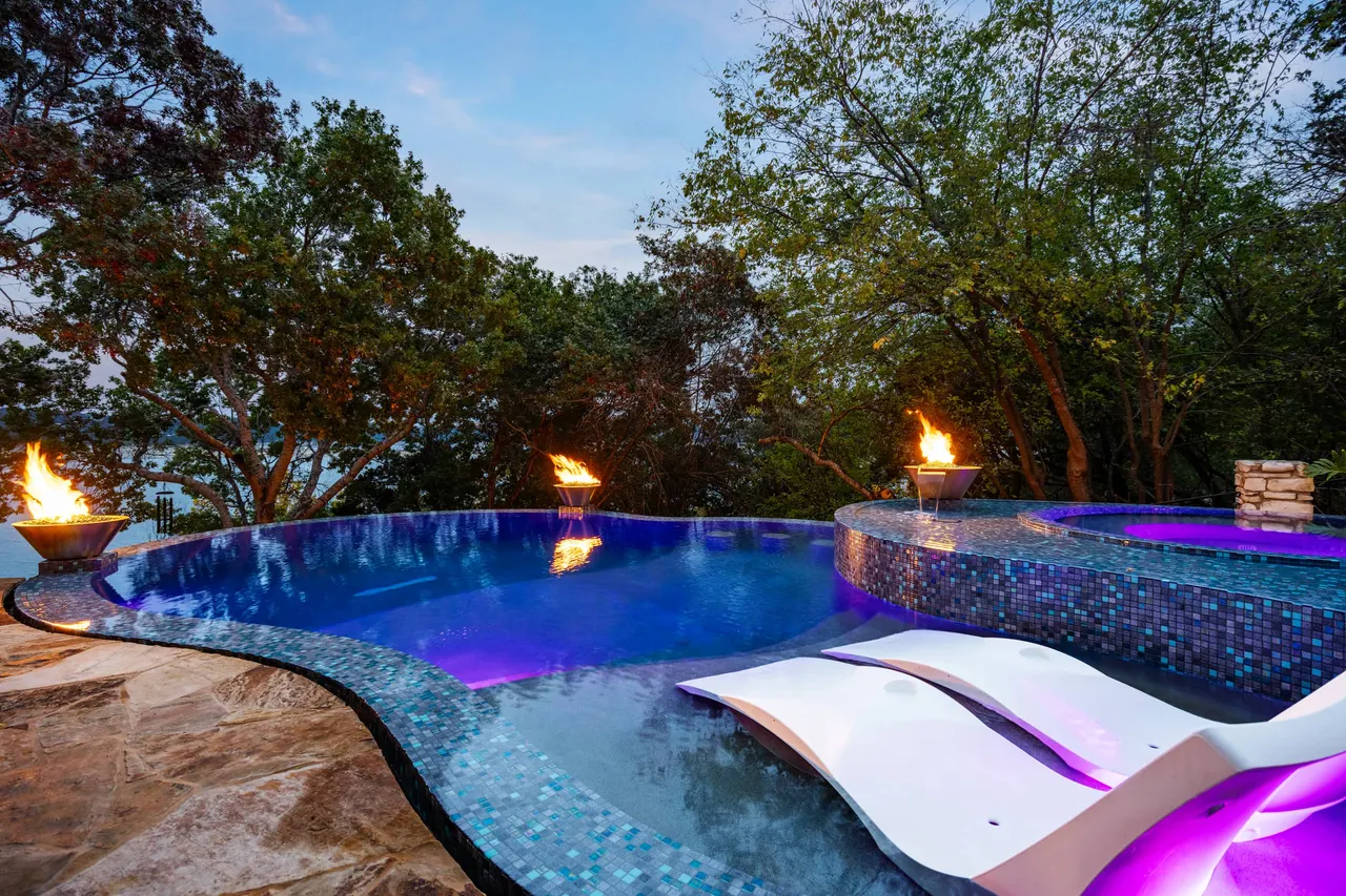 Lakeside Glass — Renovation & vanishing-edge spa in Dripping Springs, TX by GB IV Designs (photo 4)