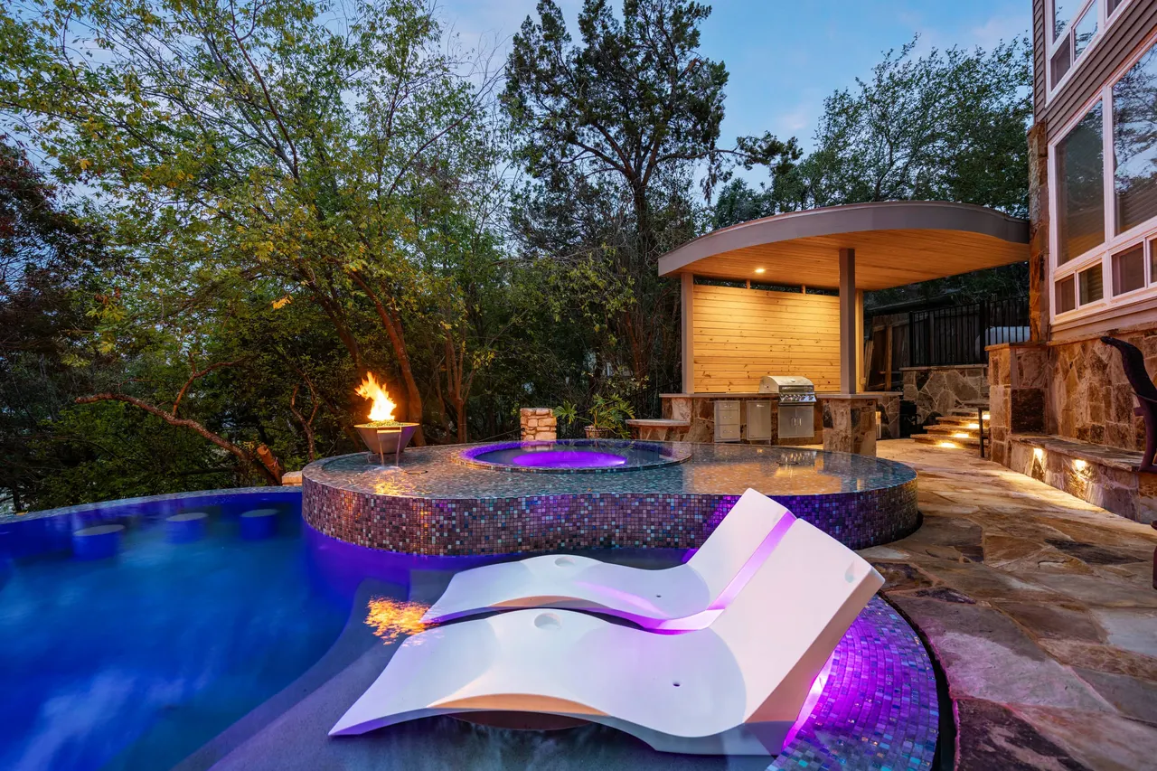 Lakeside Glass — Renovation & vanishing-edge spa in Dripping Springs, TX by GB IV Designs (photo 5)