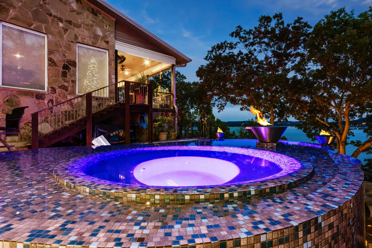 Lakeside Glass — Renovation & vanishing-edge spa in Dripping Springs, Texas, by GB IV Designs