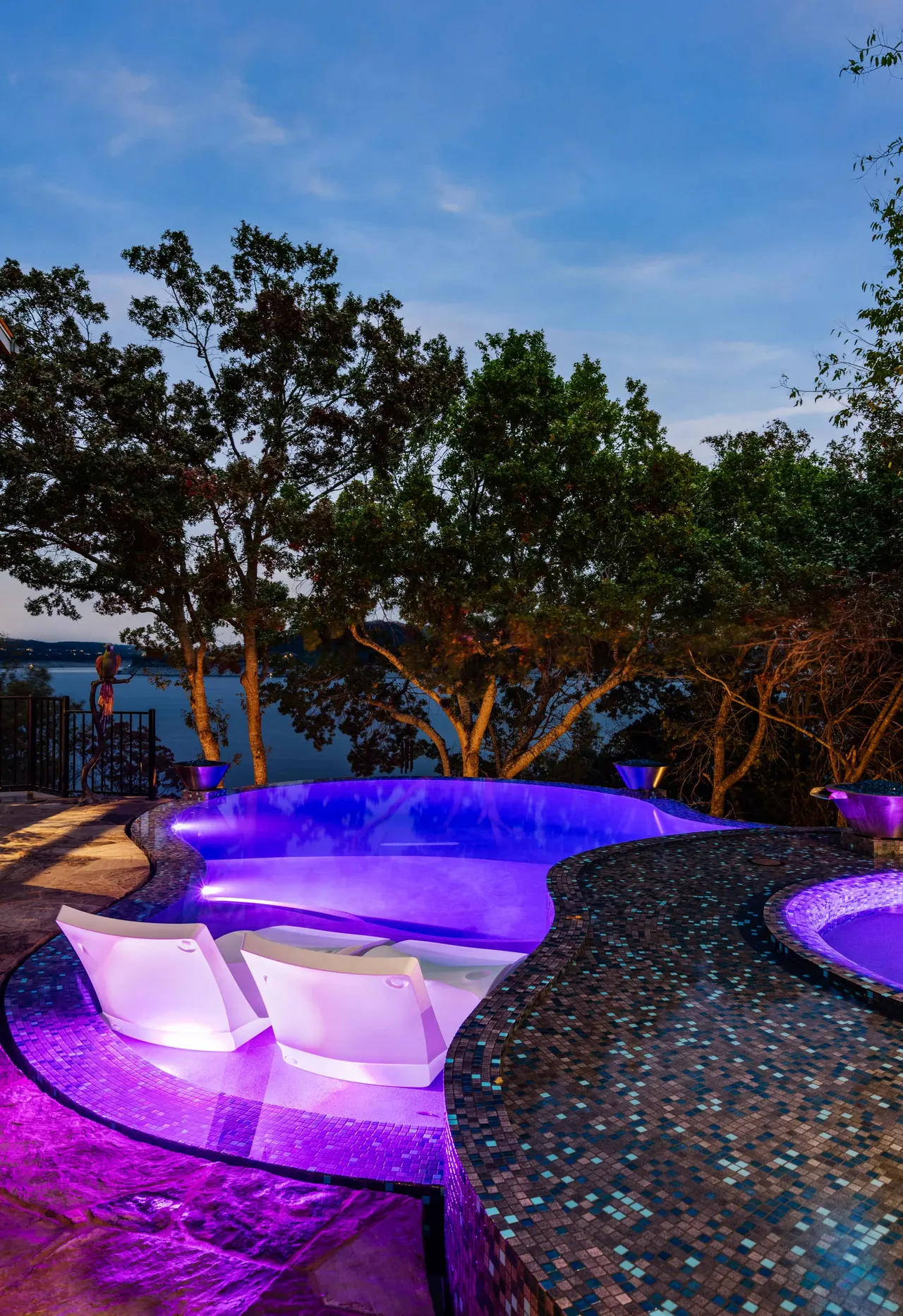 Lakeside Glass — Renovation & vanishing-edge spa in Dripping Springs, TX by GB IV Designs (photo 22)