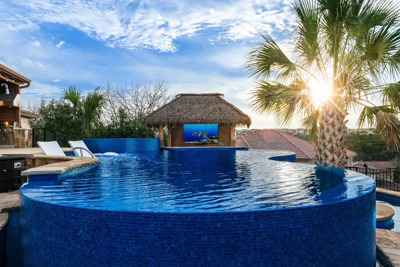 Palapa Lagoon — Freeform vanishing-edge pool in West Lake Hills, TX by GB IV Designs