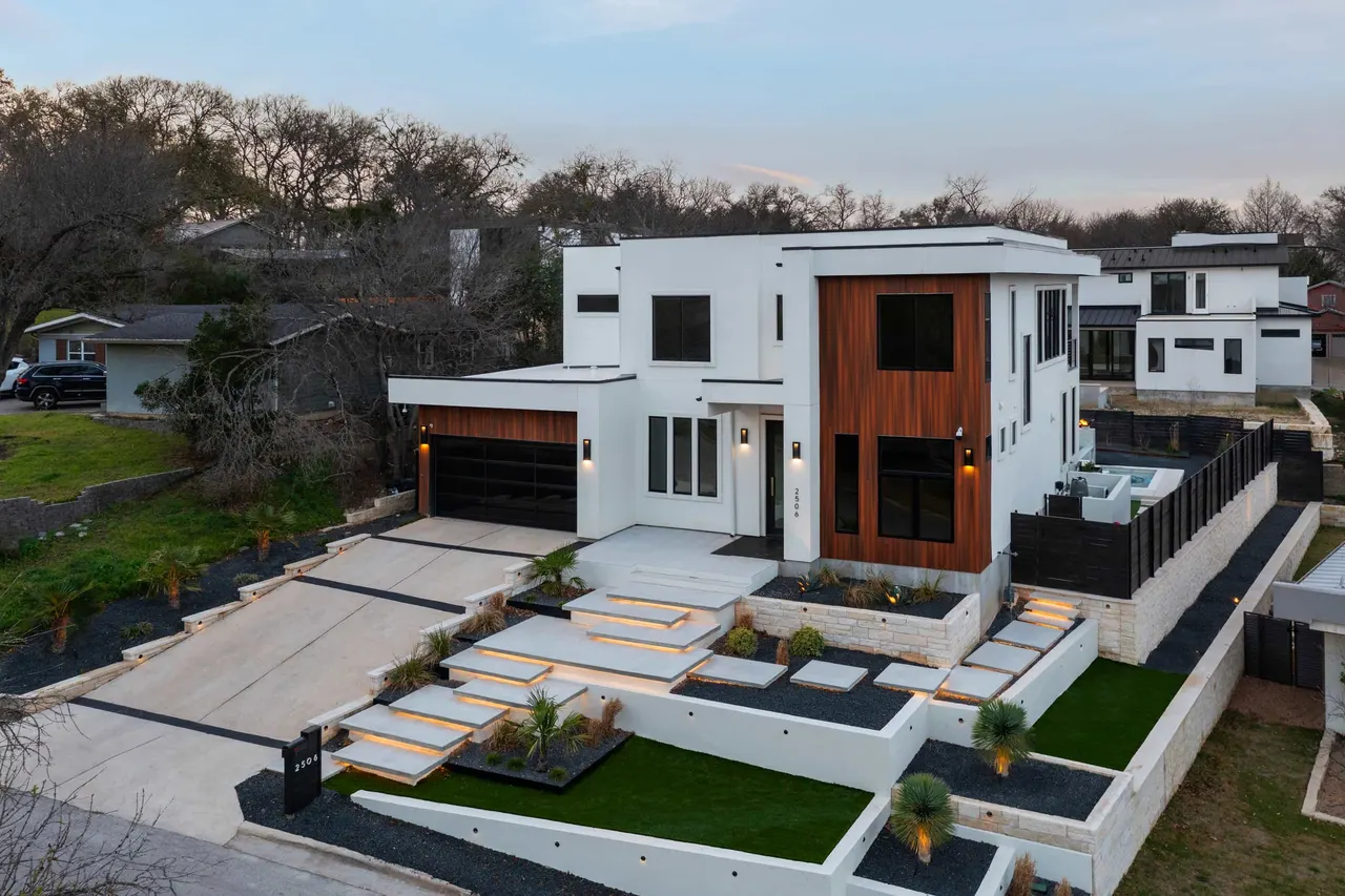 Porcelain Modern — Raised pool & outdoor living in Austin, TX by GB IV Designs (photo 8)