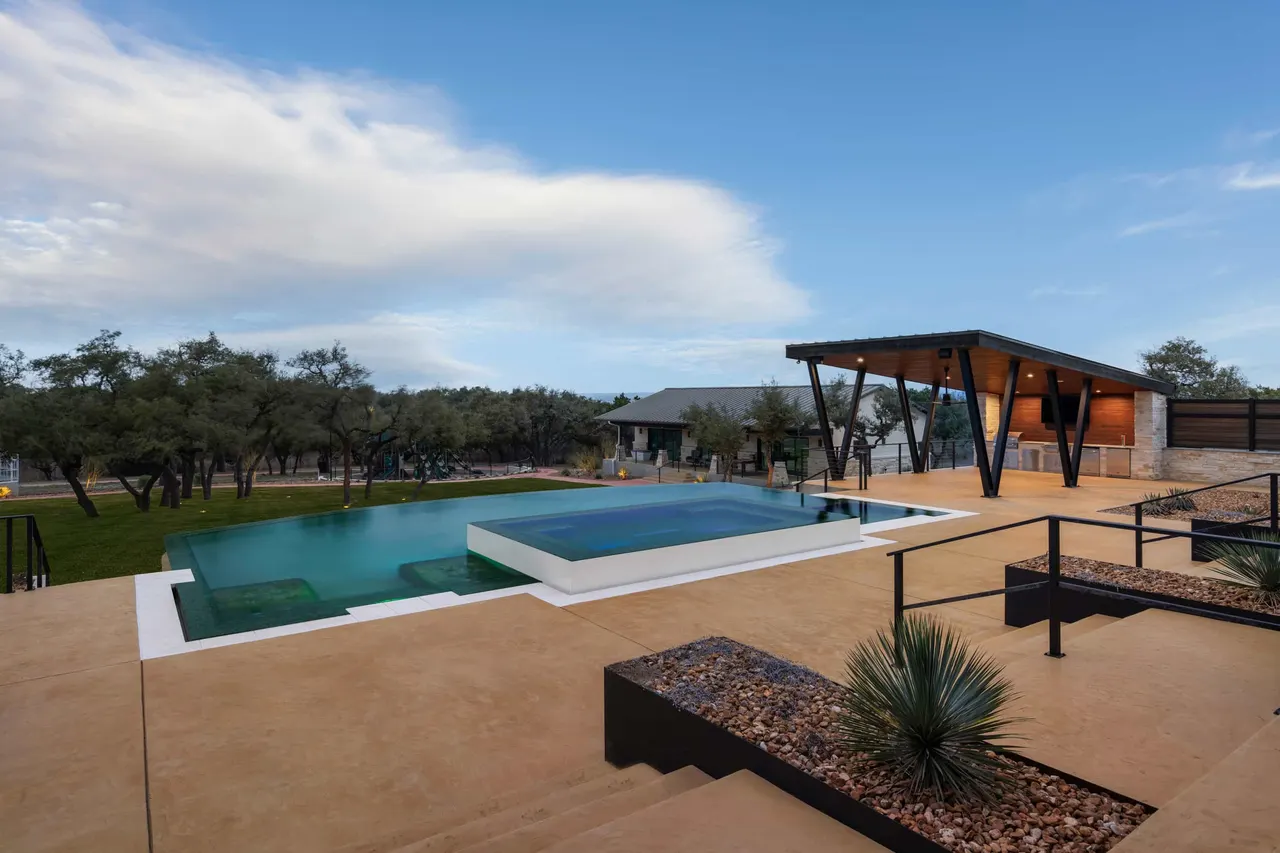 Ranch Modern — Geometric pool with slot overflow in West Lake Hills, TX by GB IV Designs (photo 3)