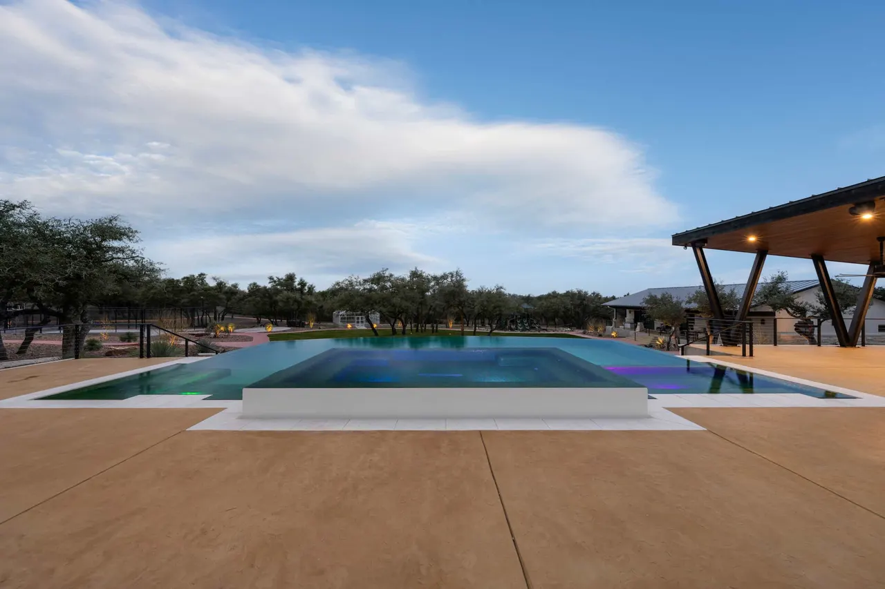Ranch Modern — Geometric pool with slot overflow in West Lake Hills, TX by GB IV Designs