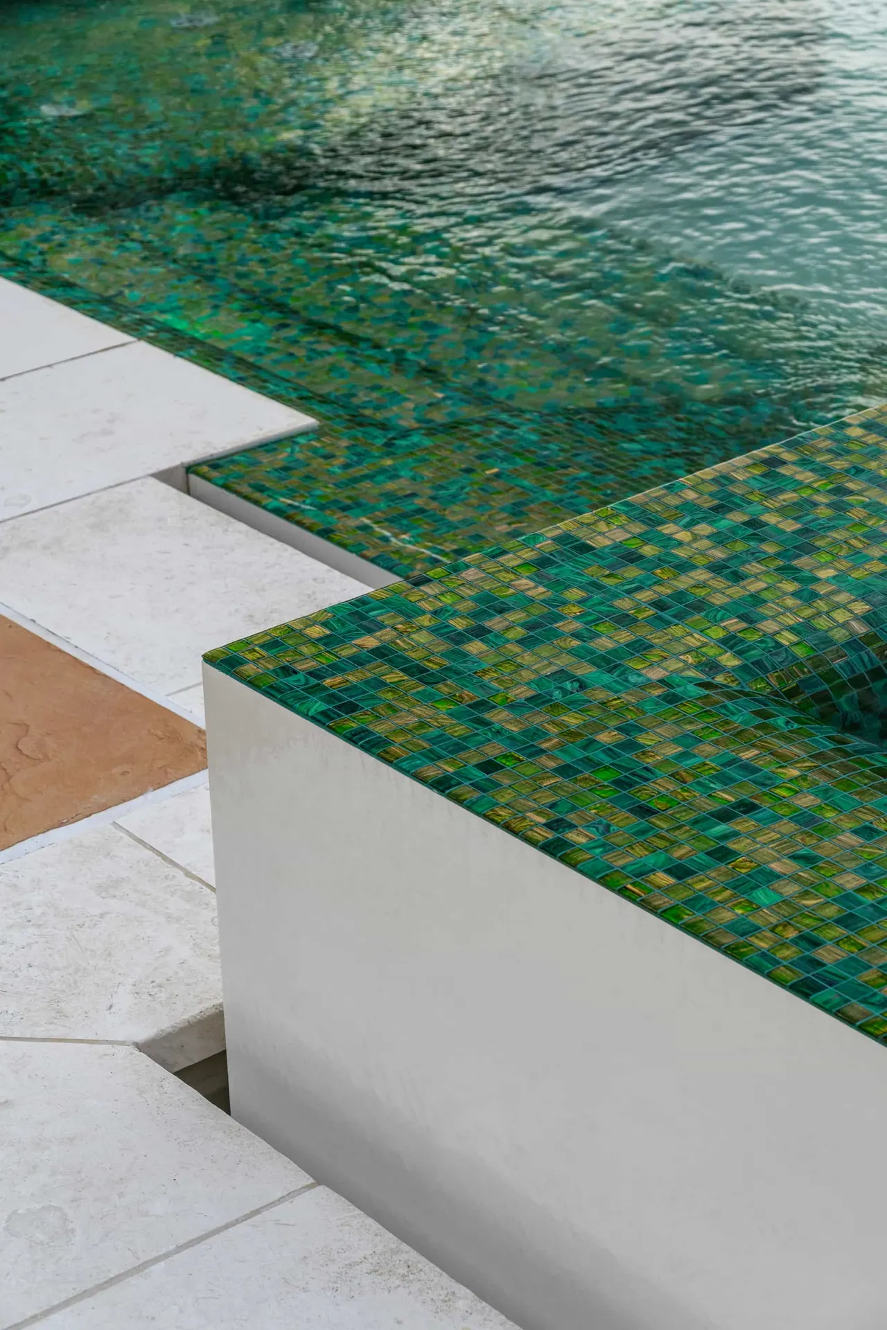 Ranch Modern — Geometric pool with slot overflow in West Lake Hills, TX by GB IV Designs (photo 18)