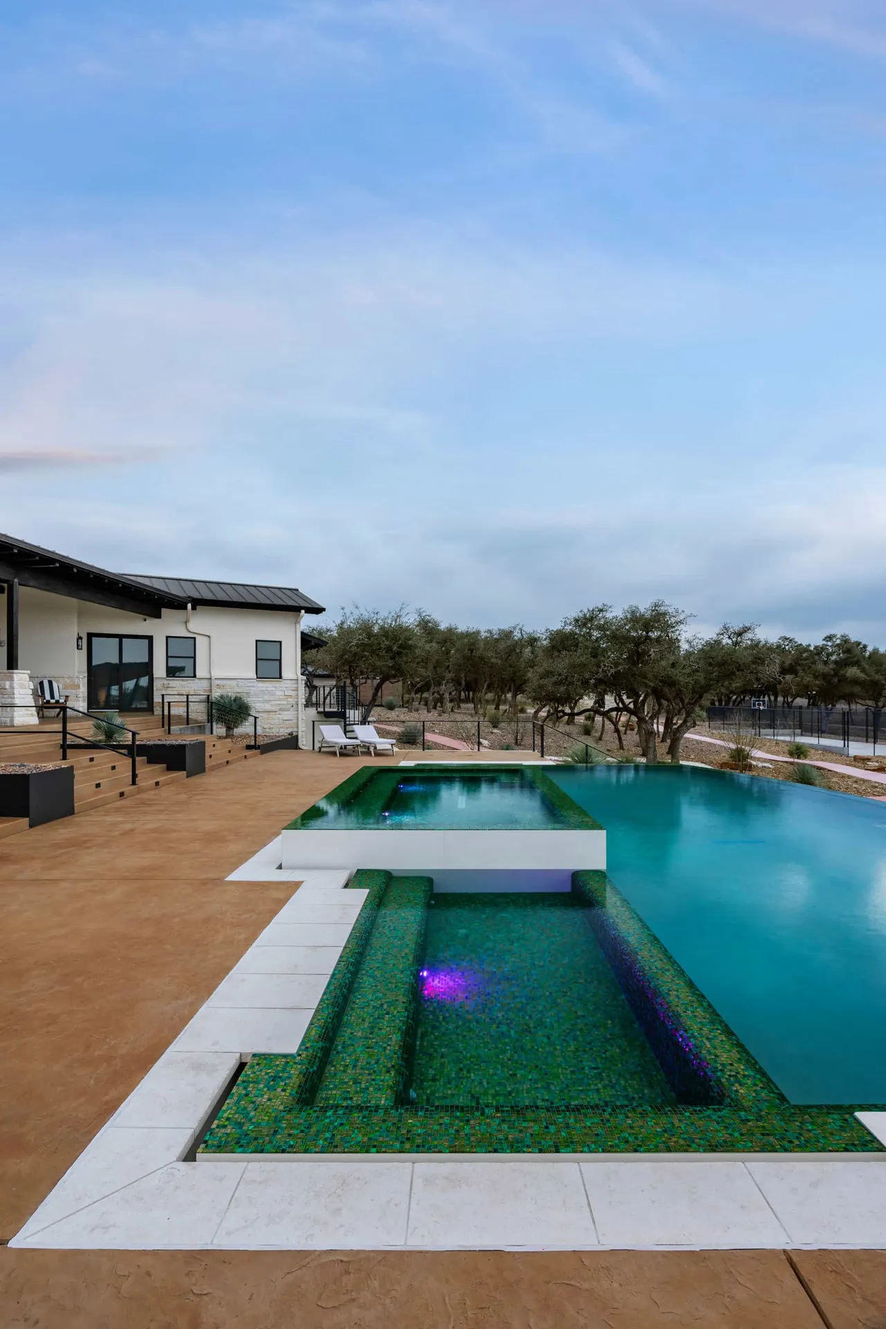 Ranch Modern — Geometric pool with slot overflow in West Lake Hills, TX by GB IV Designs (photo 20)