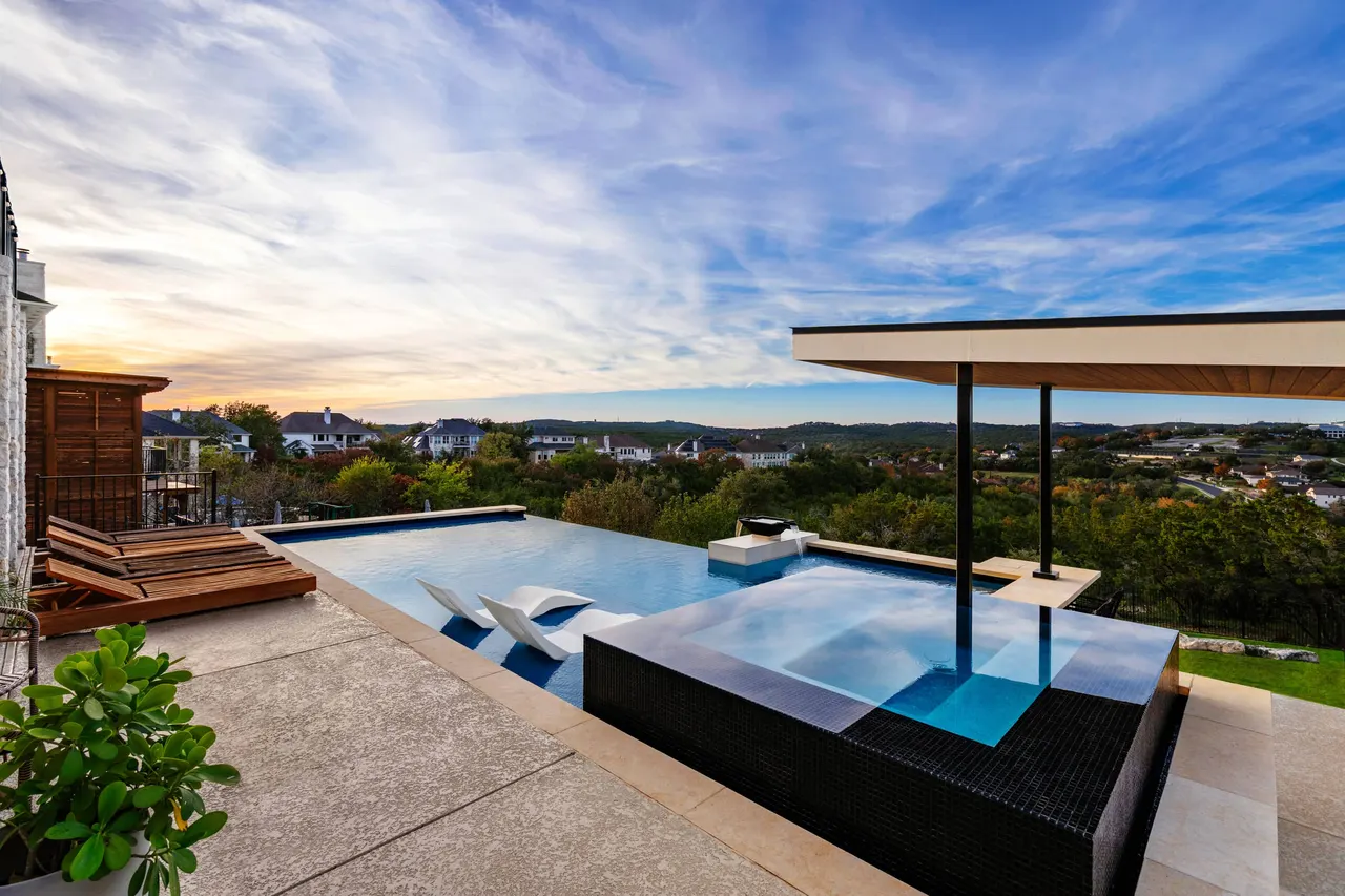 Sunset Perch — Vanishing-edge pool & cabana in Bee Cave, TX by GB IV Designs (photo 2)