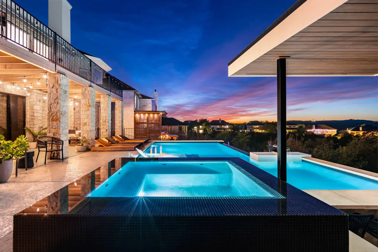 Sunset Perch — Vanishing-edge pool & cabana in Bee Cave, TX by GB IV Designs (photo 9)