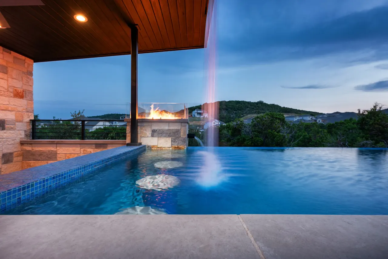 Terraced Modern — Geometric pool & outdoor living in Westlake, TX by GB IV Designs (photo 8)