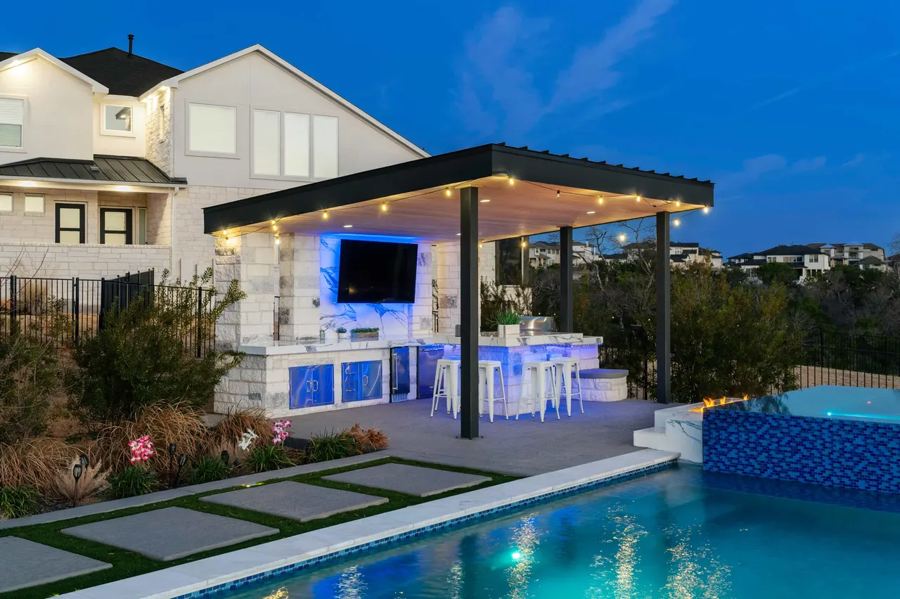 Terraced Modern — Geometric pool & outdoor living in Westlake, TX by GB IV Designs (photo 14)