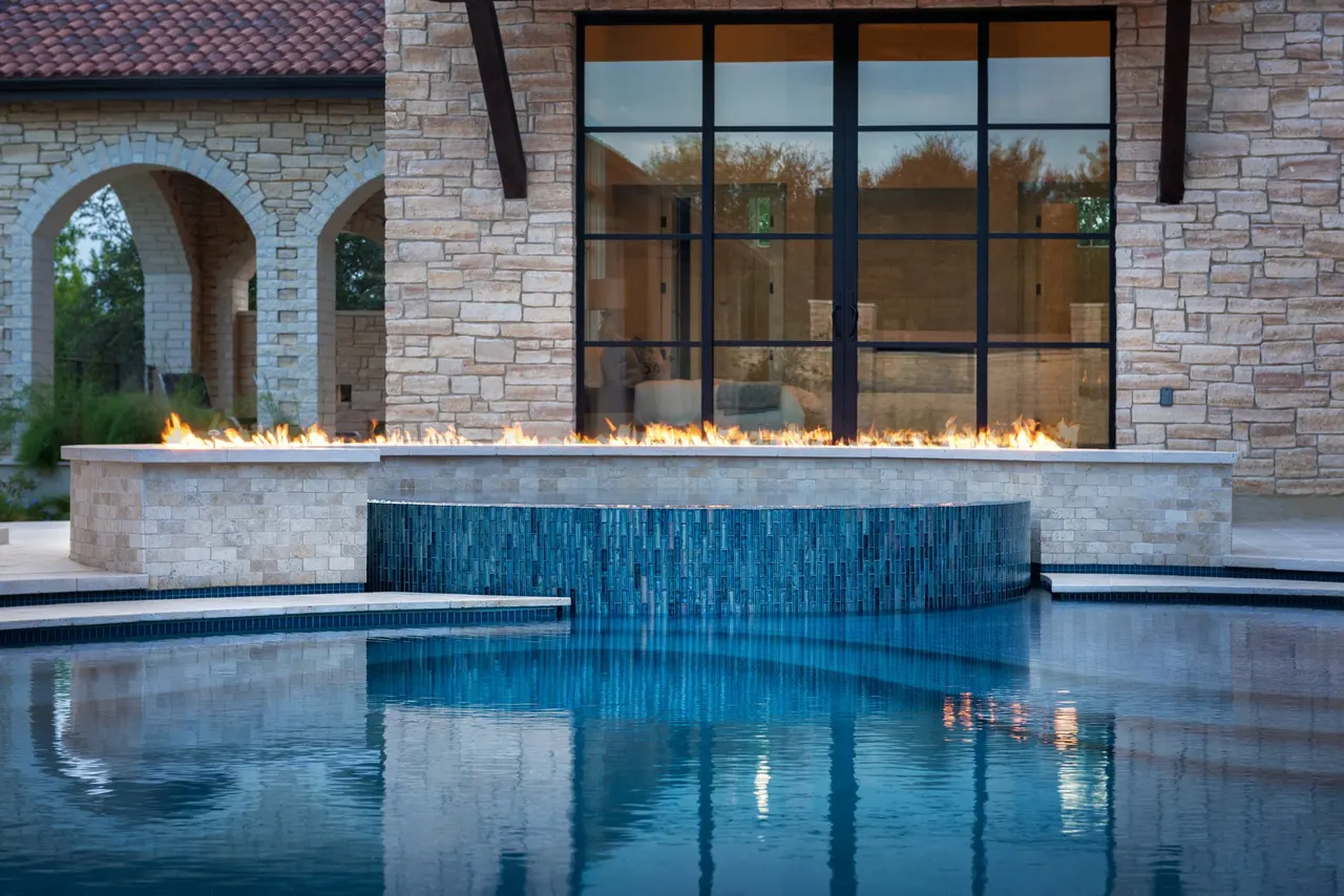 Villa Courtyard — Freeform pool & spa in Austin, TX by GB IV Designs (photo 6)