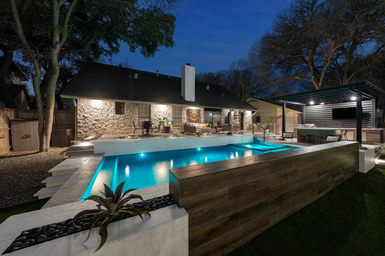 Woodland Geometric — Geometric pool & cabana in Steiner Ranch, TX by GB IV Designs (photo 4)