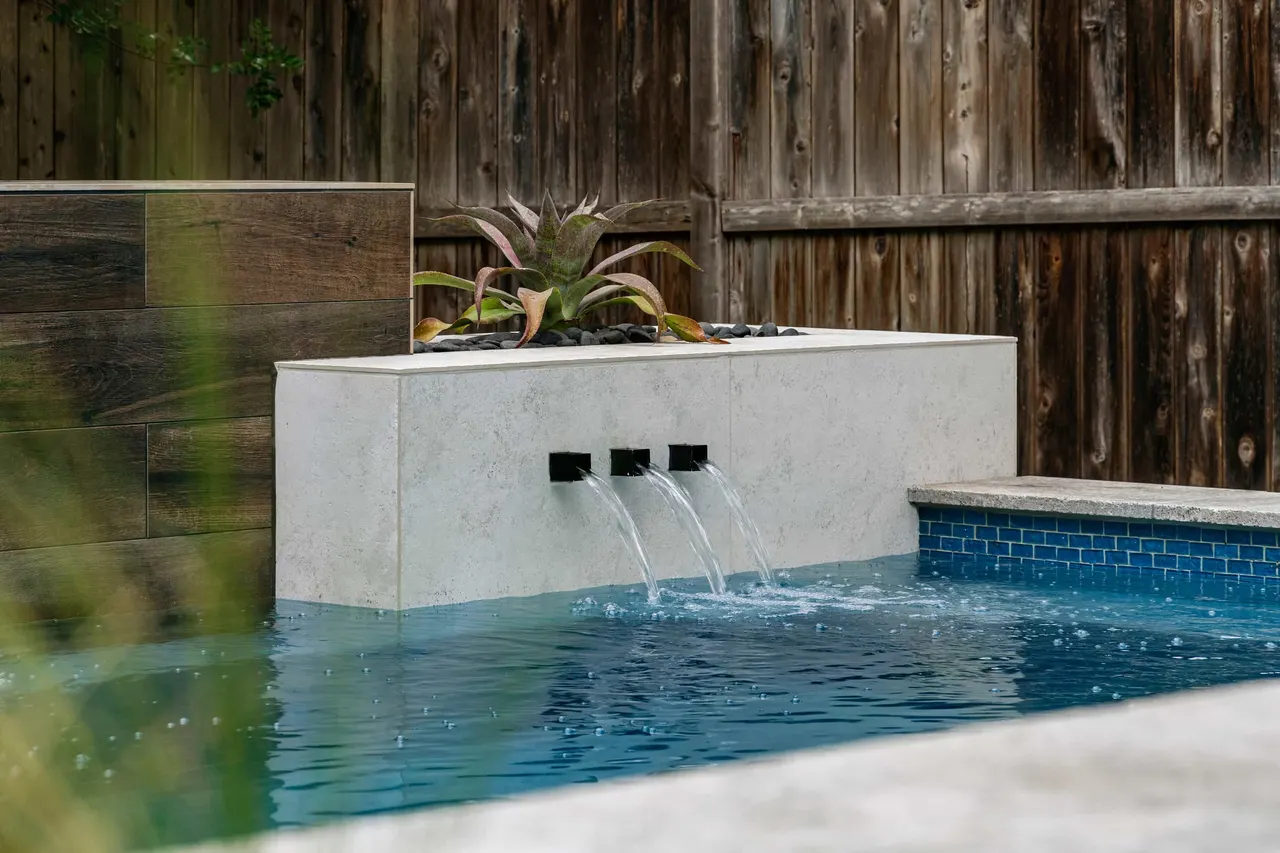 Woodland Geometric — Geometric pool & cabana in Steiner Ranch, TX by GB IV Designs (photo 13)