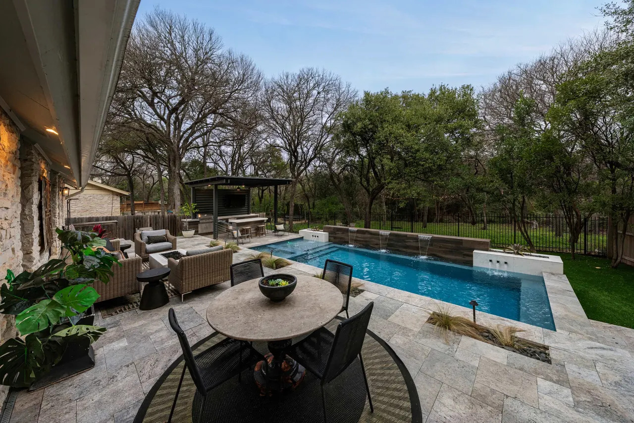 Woodland Geometric — Geometric pool & cabana in Steiner Ranch, TX by GB IV Designs (photo 16)